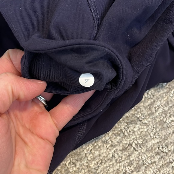 Lululemon Journey Crop Black grape colour - Picture 11 of 13